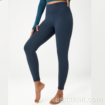 top corto con leggings de cintura alta